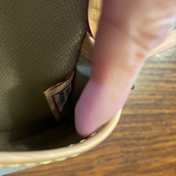 Dooney & Bourke signature wristlet soft green - Picture 8 of 10